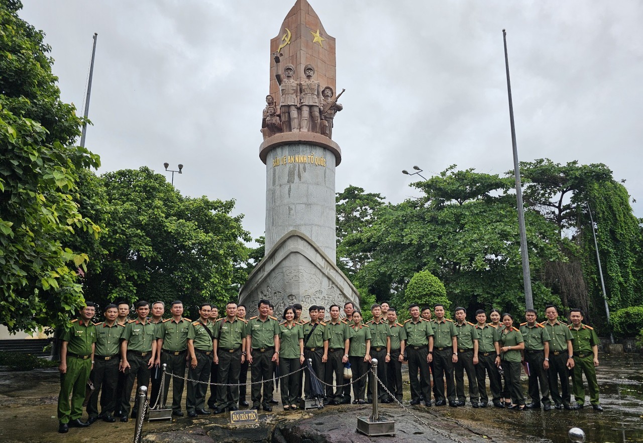 Lực lượng An ninh nhân dân Công an thành phố tổ chức hoạt động về nguồn